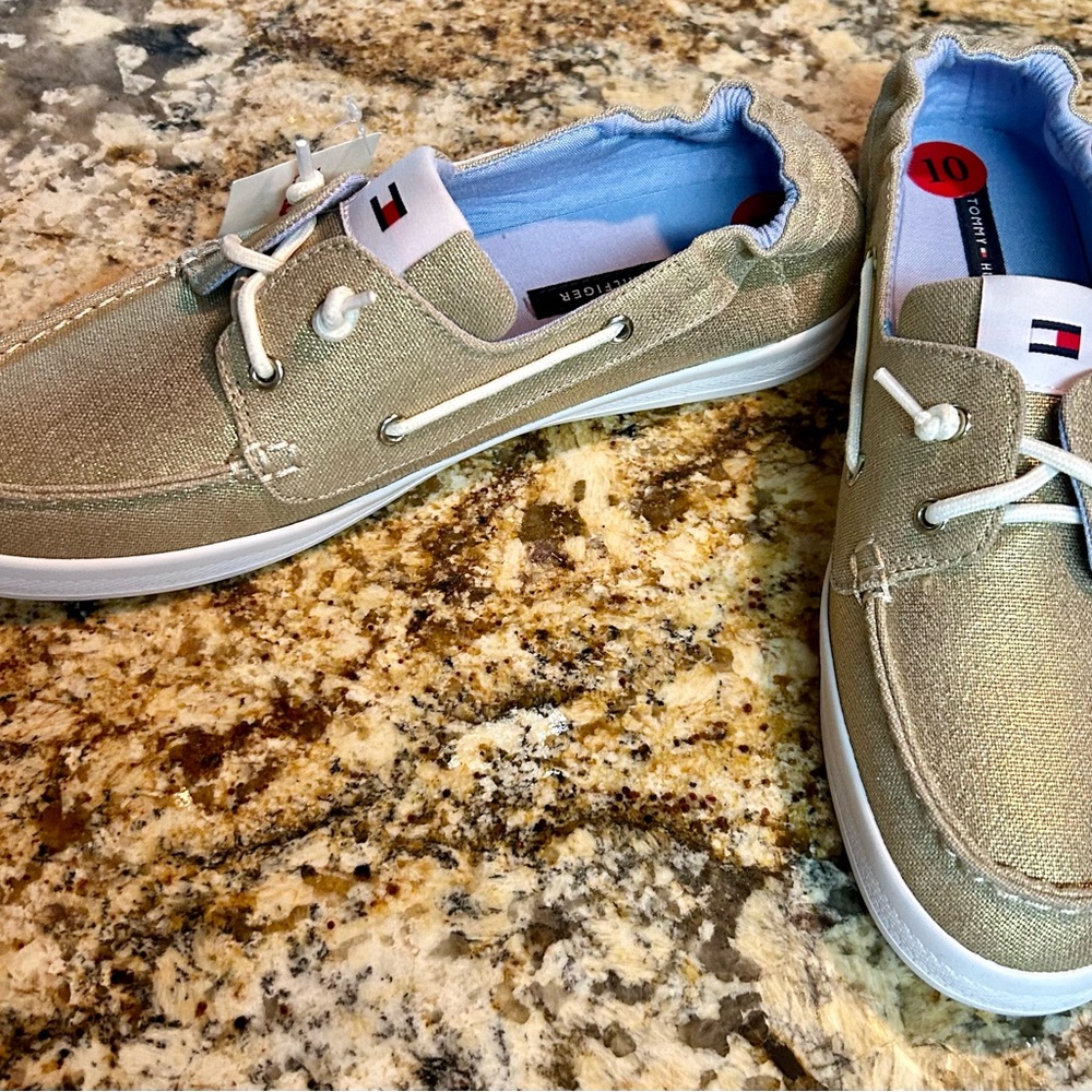 NWT Tommy Hilfiger sz 10 Loafers with White Accents Metallic Gold Boat Shoes - Picture 2 of 4